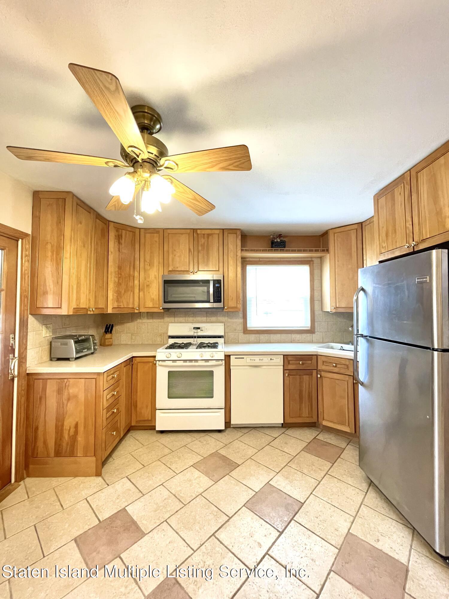 53 School Road Staten Island, NY 10305 - Photo 11 of 21 IMG_2427