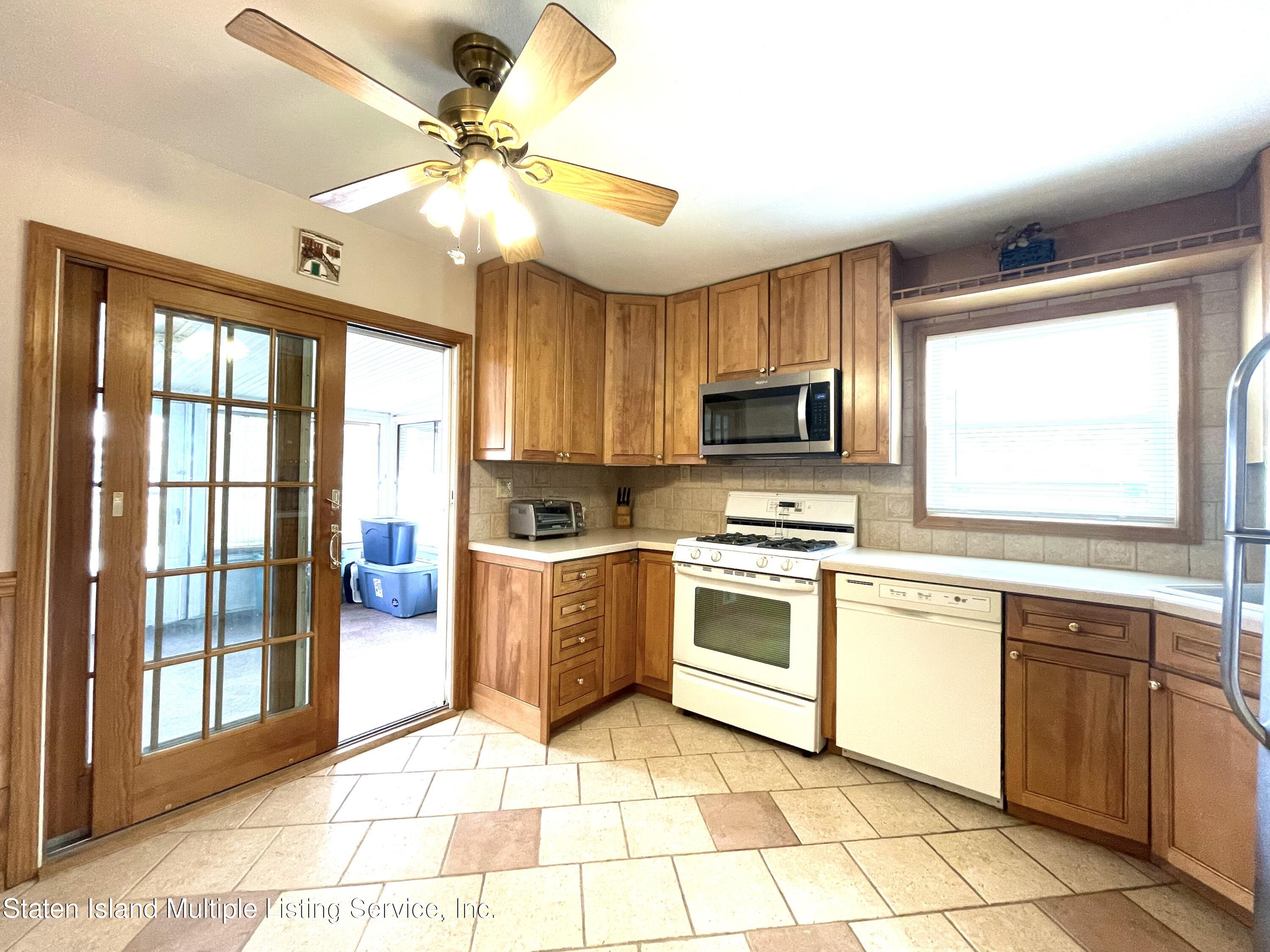 53 School Road Staten Island, NY 10305 - Photo 12 of 21 IMG_2412