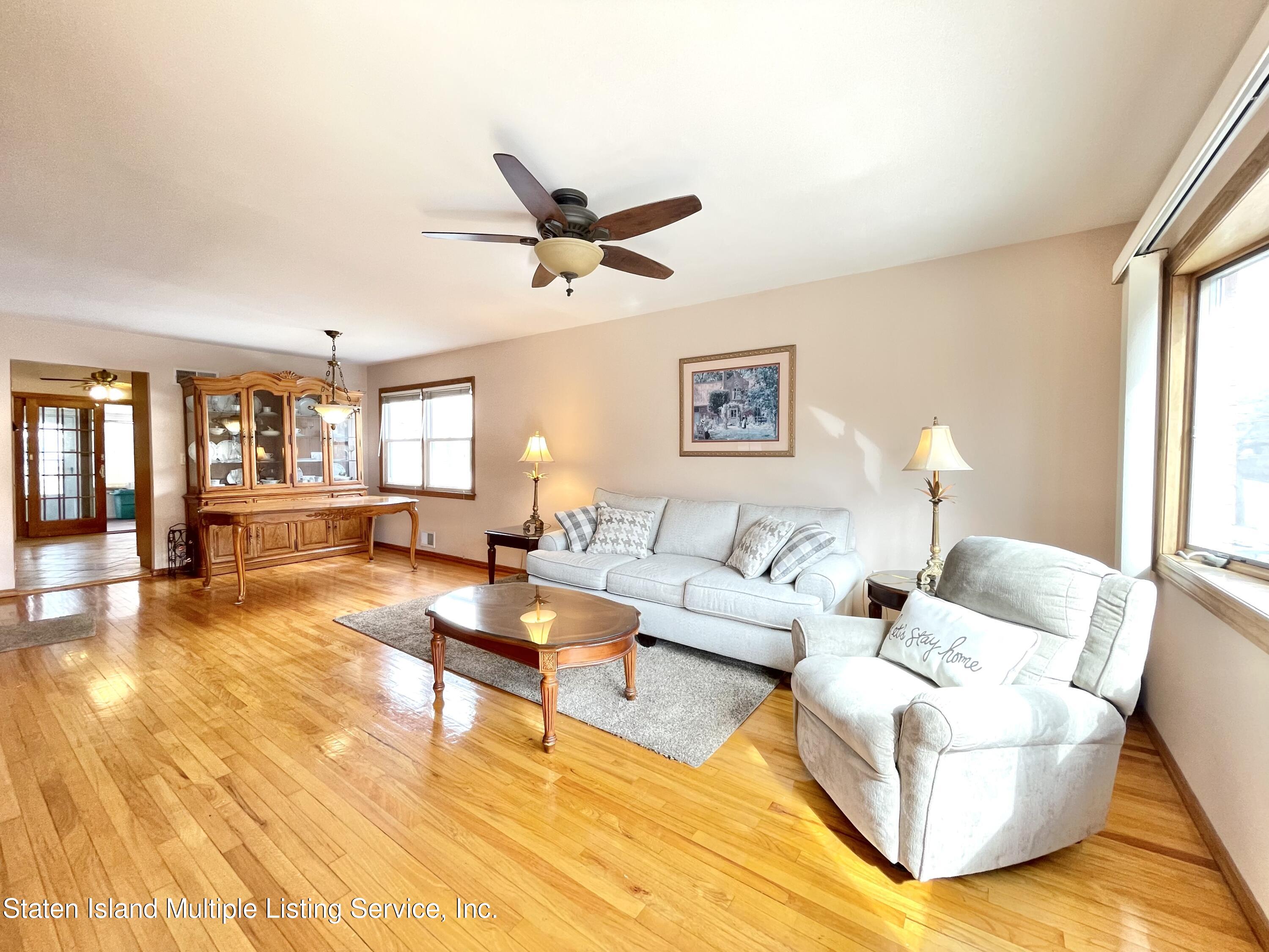 53 School Road Staten Island, NY 10305 - Photo 3 of 21 IMG_2395