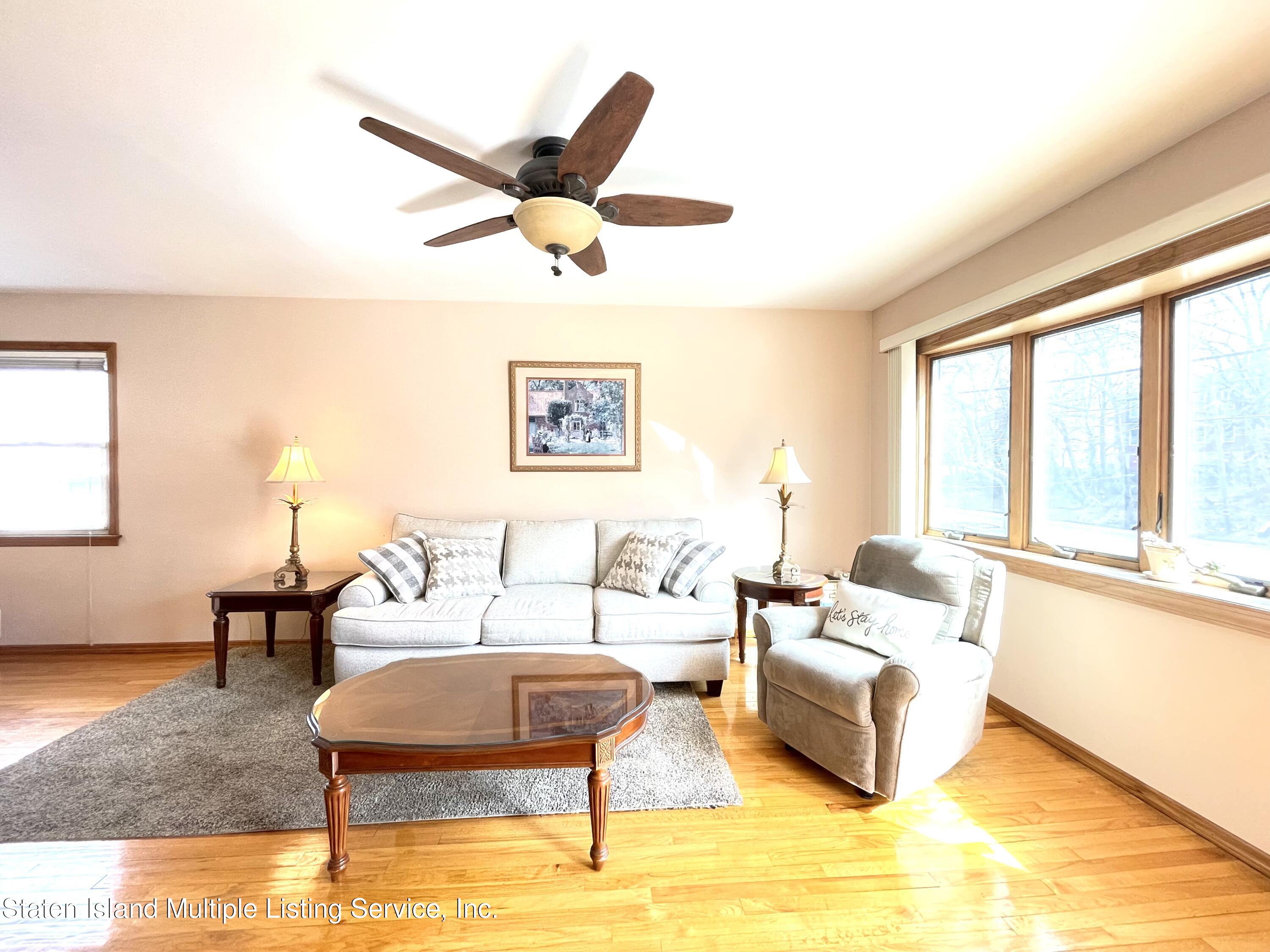 53 School Road Staten Island, NY 10305 - Photo 4 of 21 IMG_2393