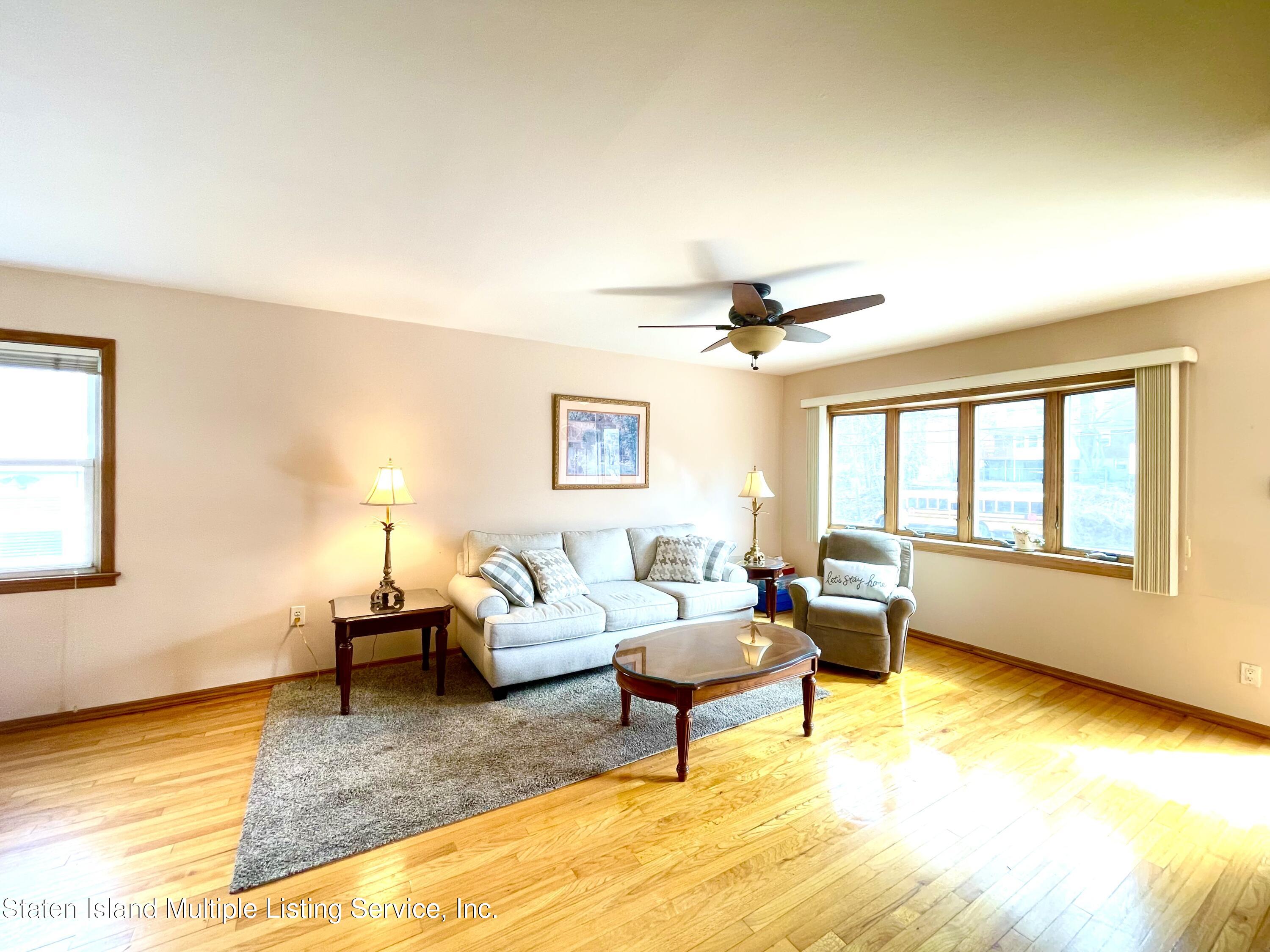 53 School Road Staten Island, NY 10305 - Photo 5 of 21 IMG_2386