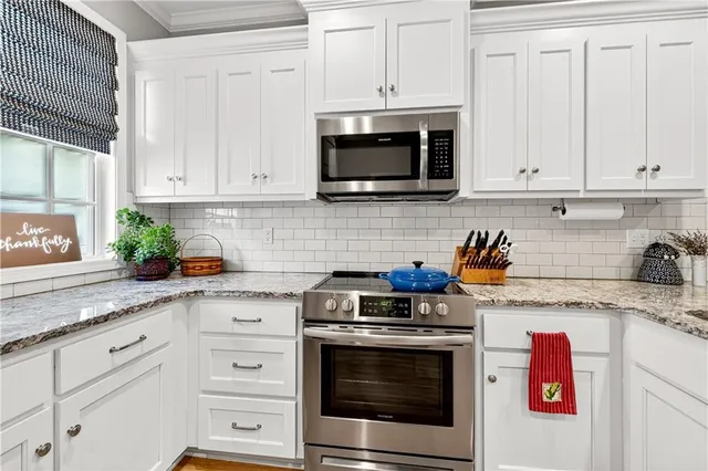 $399,950 | 712 East 110th Terrace, Kansas City, MO 64131