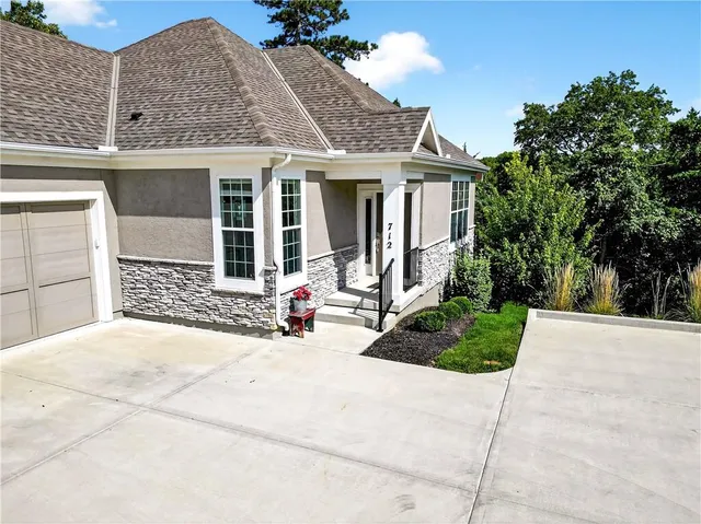 $424,950 | 712 East 110th Terrace, Kansas City, MO 64131