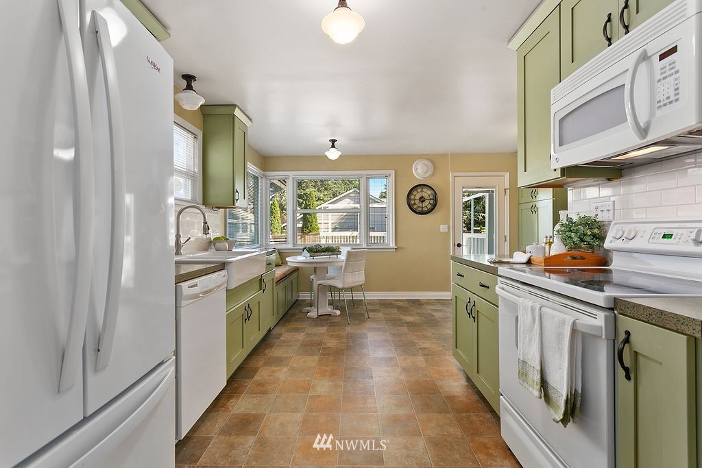 1800 Northeast 24th Street Renton, WA 98056 - Photo 3 of 35 Gallery Image 3