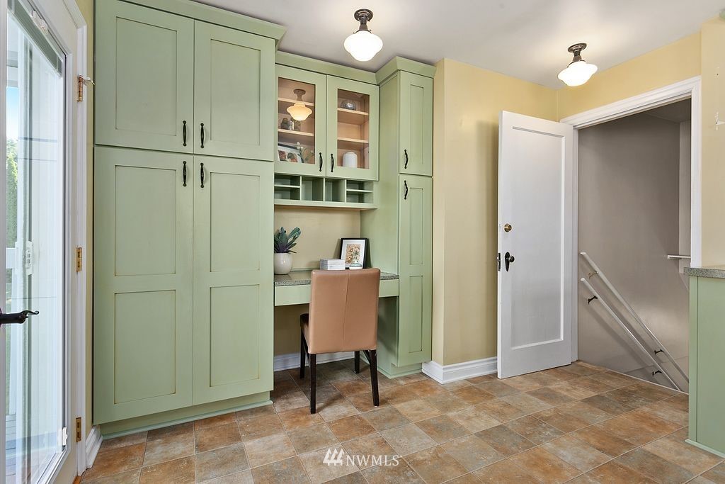 1800 Northeast 24th Street Renton, WA 98056 - Photo 5 of 35 Gallery Image 5