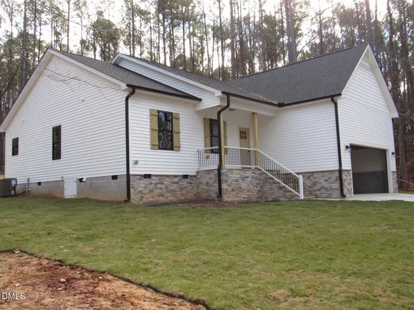 a view of a house with a yard