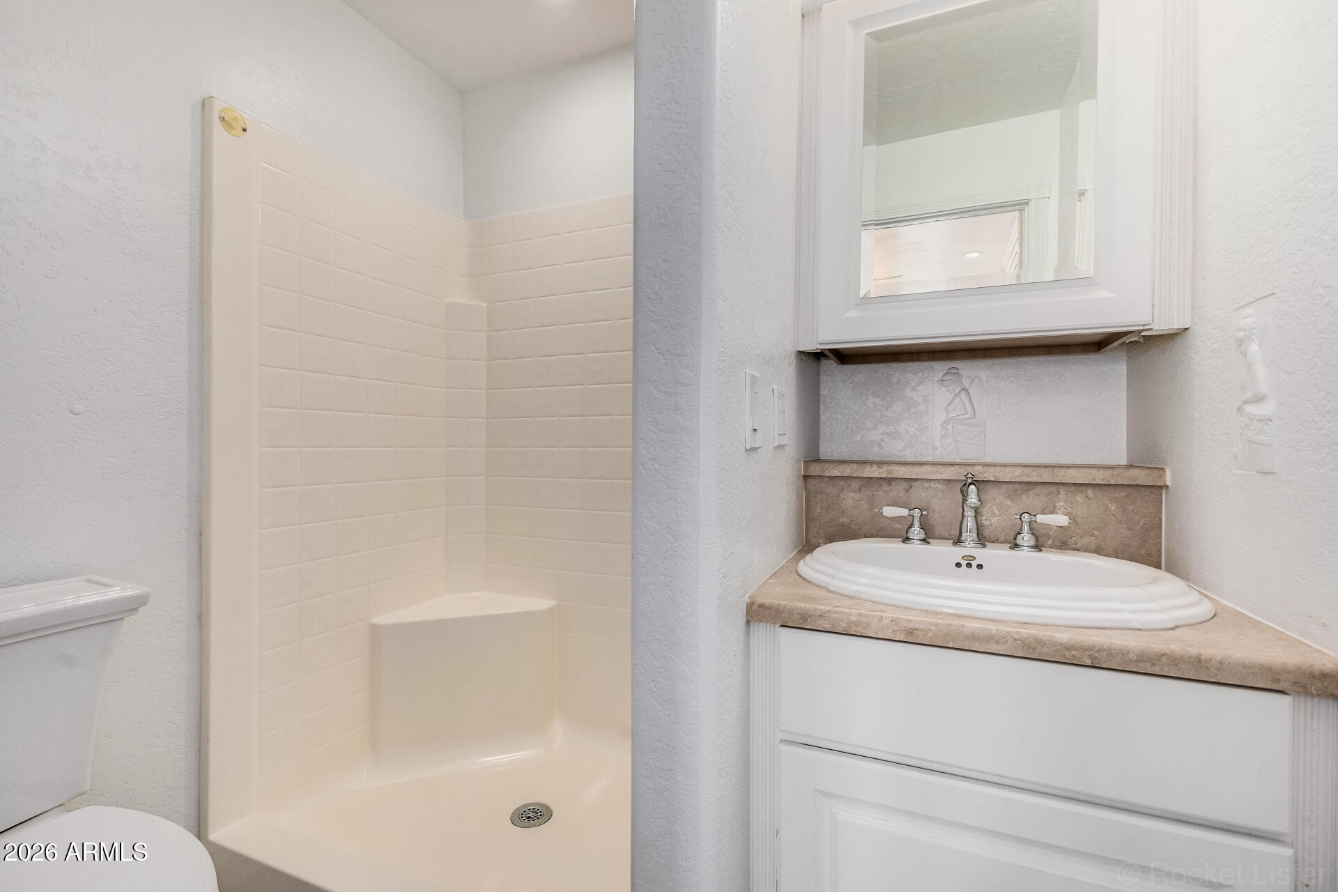 1647 West Villa Rita Drive Phoenix, AZ 85023 - Photo 36 of 59 Primary Bathroom