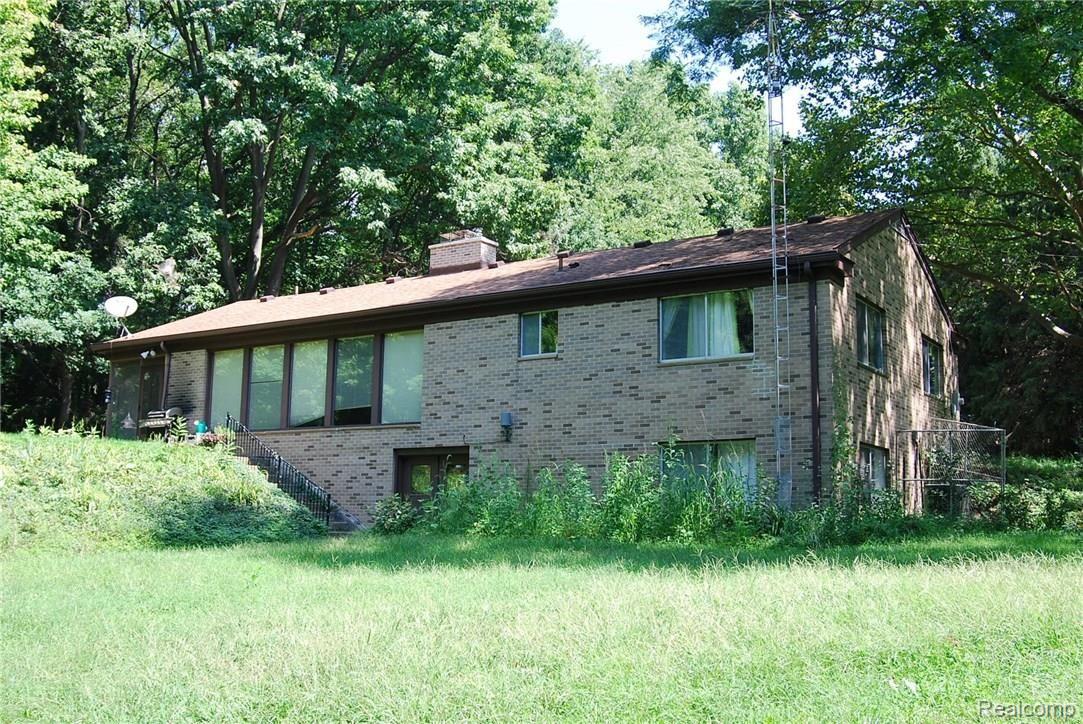 7745 Spencer Road South Lyon, MI 48178 - Photo 18 of 27 Rear of Home
