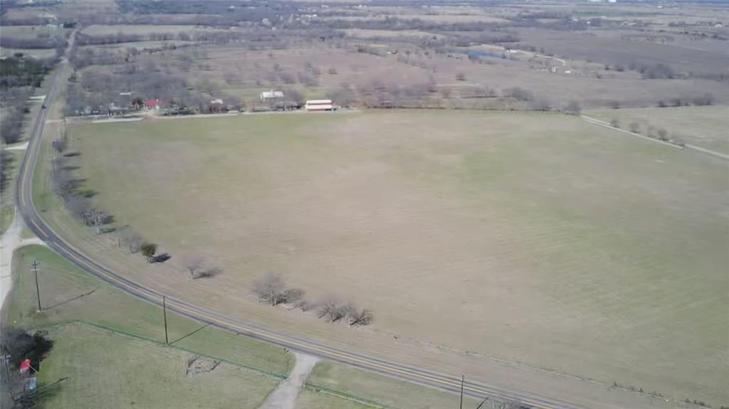 3 Fm-2488 Rio Vista Rio Vista, TX 76093 - Photo 7 of 8 a view of a bathtub