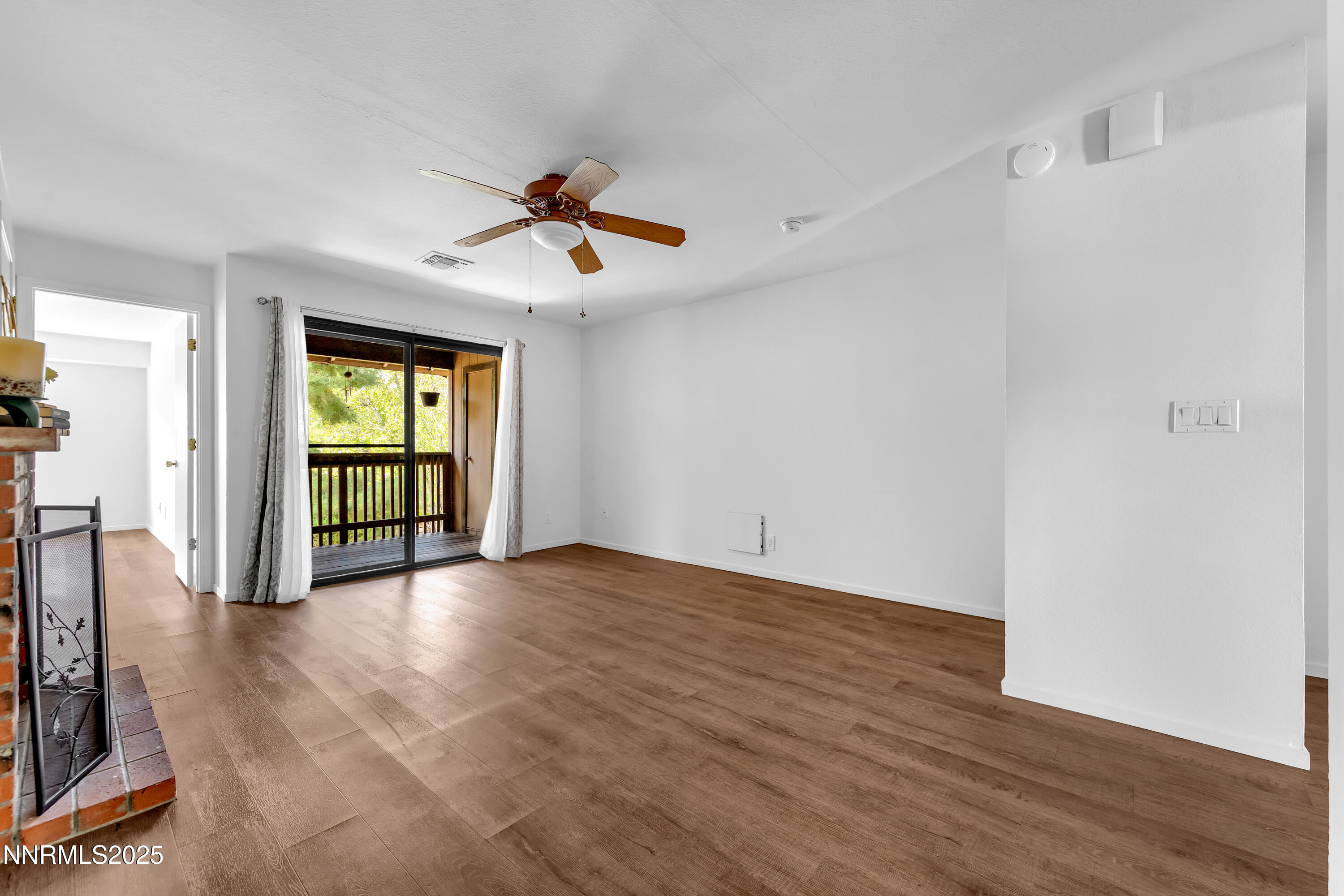 4593 Reggie Road Reno, NV 89502 - Photo 9 of 42 Reggie4593-003