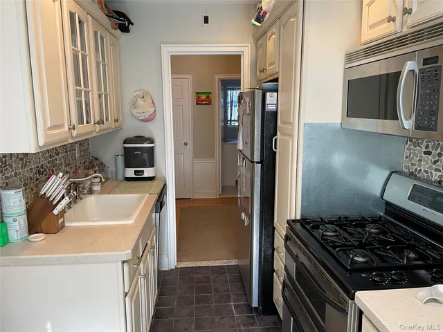 $319,990 | 43 North Forest Avenue, Unit C21, Rockville Centre, NY 11570