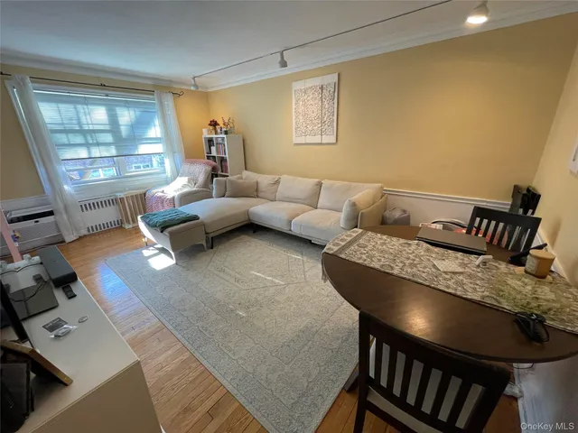$319,990 | 43 North Forest Avenue, Unit C21, Rockville Centre, NY 11570