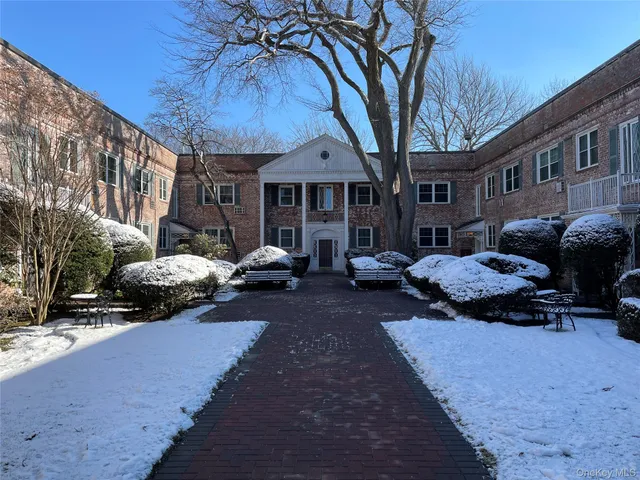 $319,990 | 43 North Forest Avenue, Unit C21, Rockville Centre, NY 11570