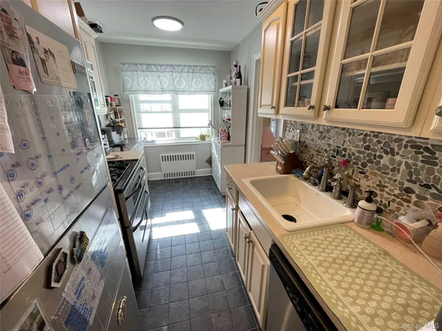 $319,990 | 43 North Forest Avenue, Unit C21, Rockville Centre, NY 11570