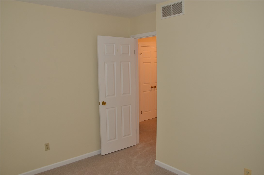 1092 Wickerton Lane Webster, NY 14580 - Photo 20 of 38 Bedroom #3