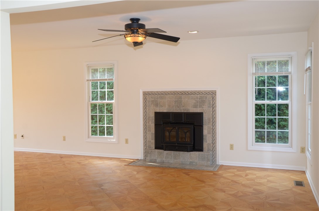 1092 Wickerton Lane Webster, NY 14580 - Photo 9 of 38 Jøtul C 450 Tamarack High Efficiency Wood Burning