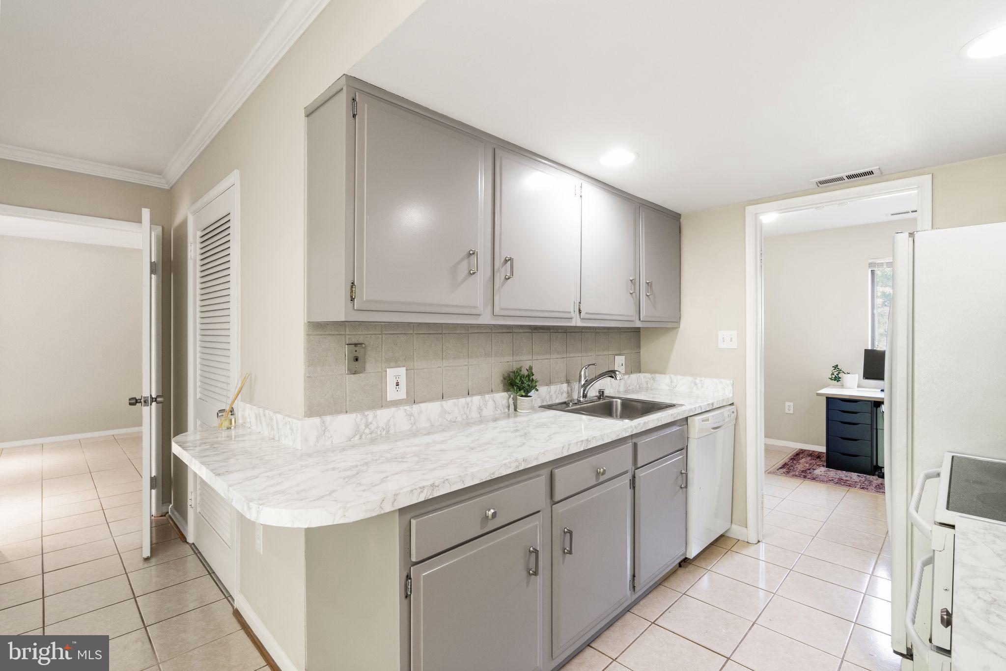 1727 Wainwright Drive Reston, VA 20190 - Photo 15 of 49