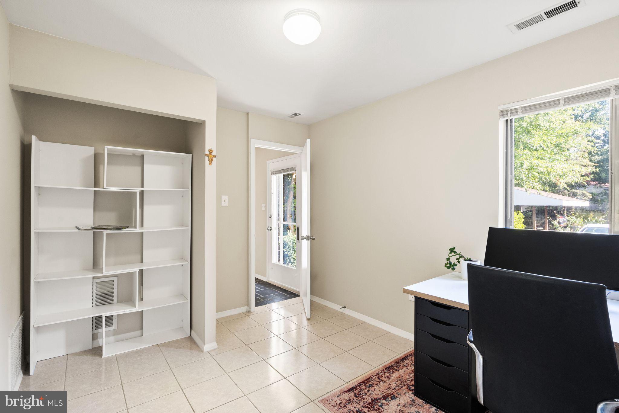 1727 Wainwright Drive Reston, VA 20190 - Photo 19 of 49