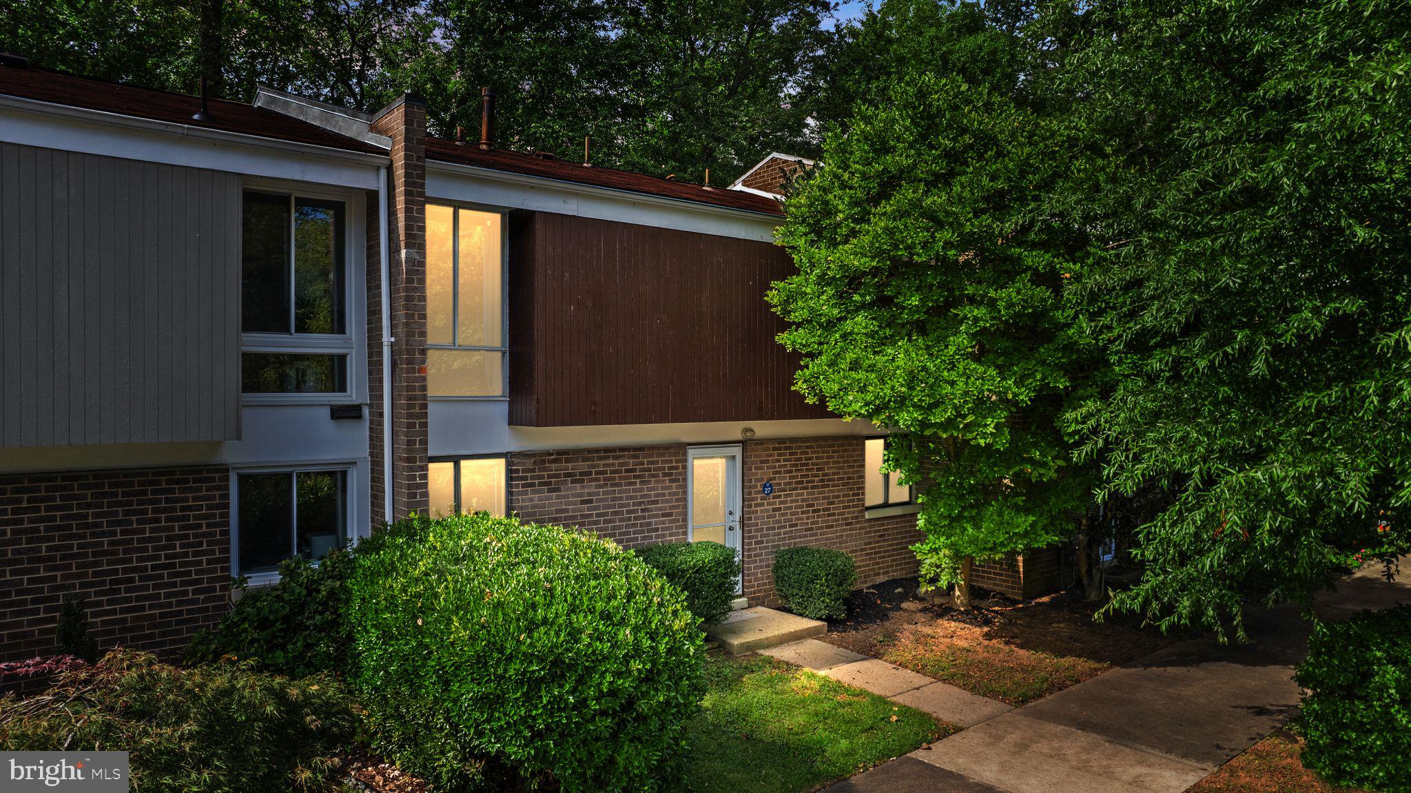 1727 Wainwright Drive Reston, VA 20190 - Photo 3 of 49