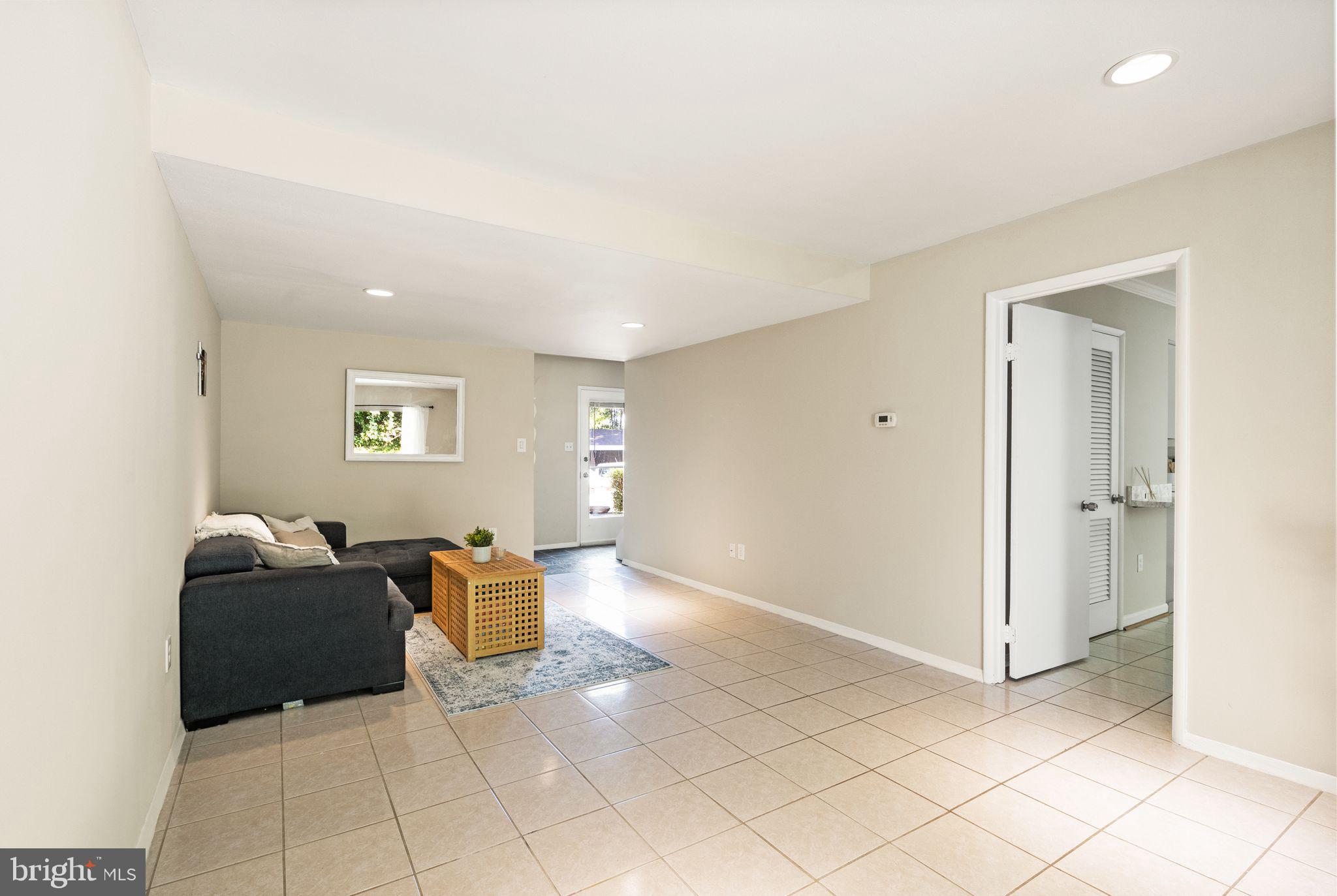 1727 Wainwright Drive Reston, VA 20190 - Photo 8 of 49