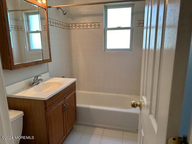 440 Cross Road, Unit C11 Matawan, NJ 07747 - Photo 5 of 6 a bathroom with a sink mirror toilet and bathtub