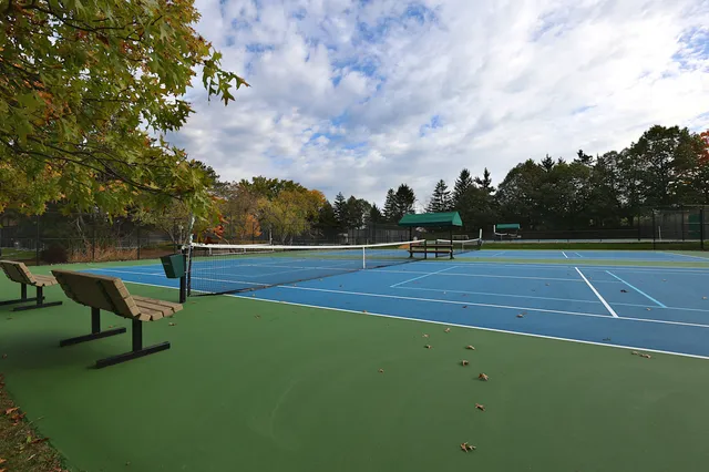 $389,000 | 748 Shoreline Road, Lake Barrington, IL 60010