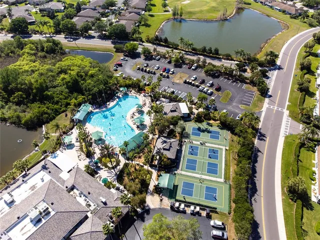 an aerial view of a tennis ground