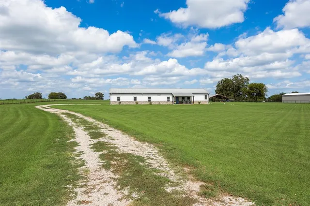 a view of a yard of front a house