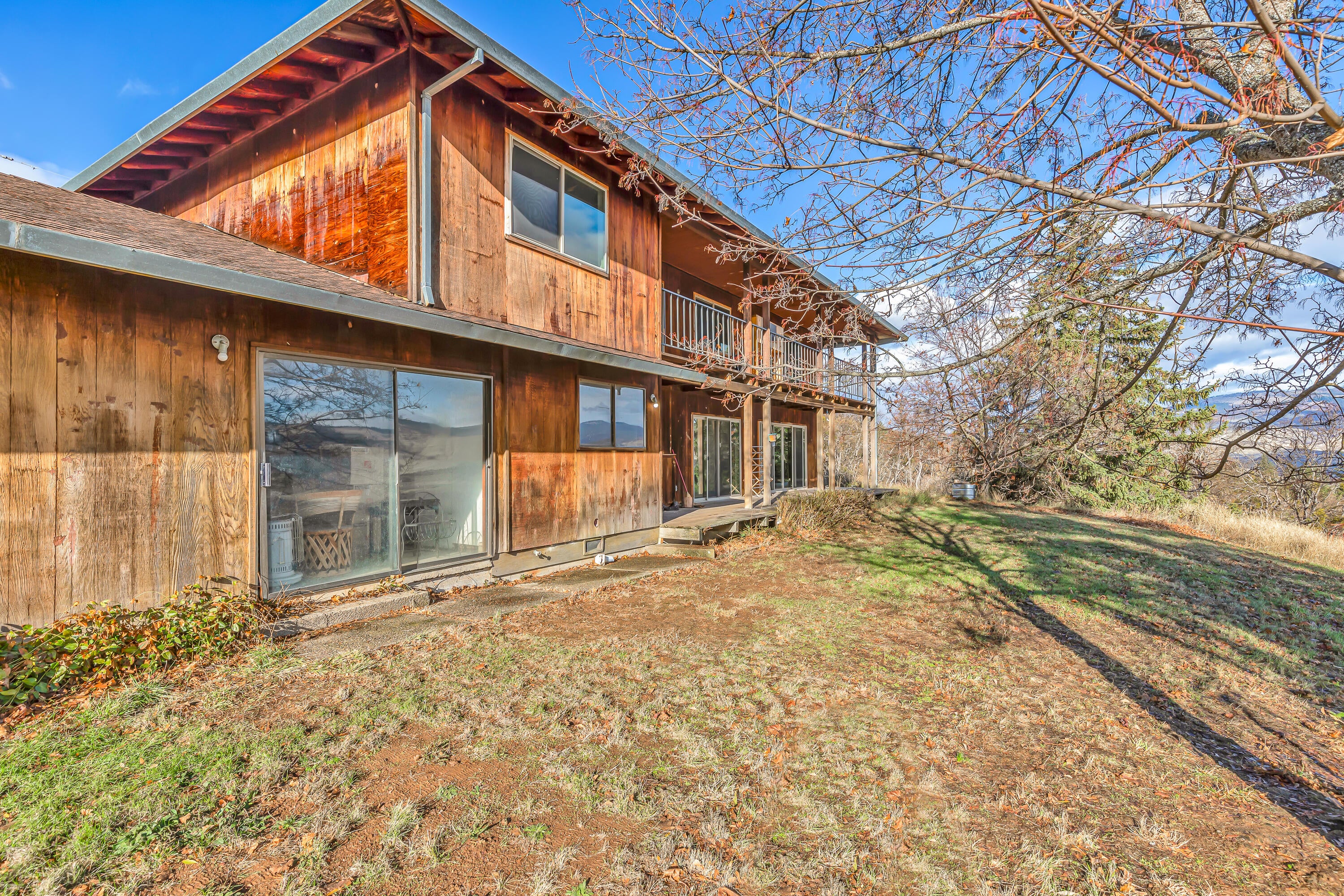 Welcome home to 4262 Clayton Road in Ashland, OR.