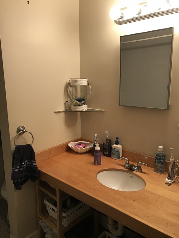 11 Vine Street, Unit 4 Marblehead, MA 01945 - Photo 3 of 3