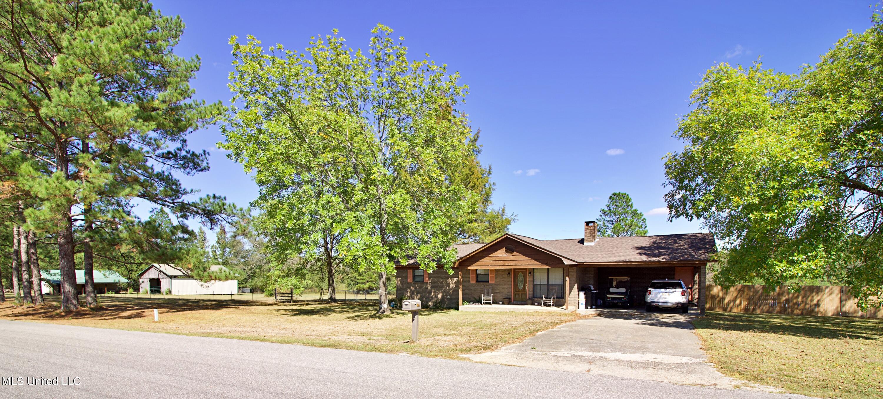 574 Walters Loop Laurel, MS 39443 - Photo 2 of 19 IMG_1976