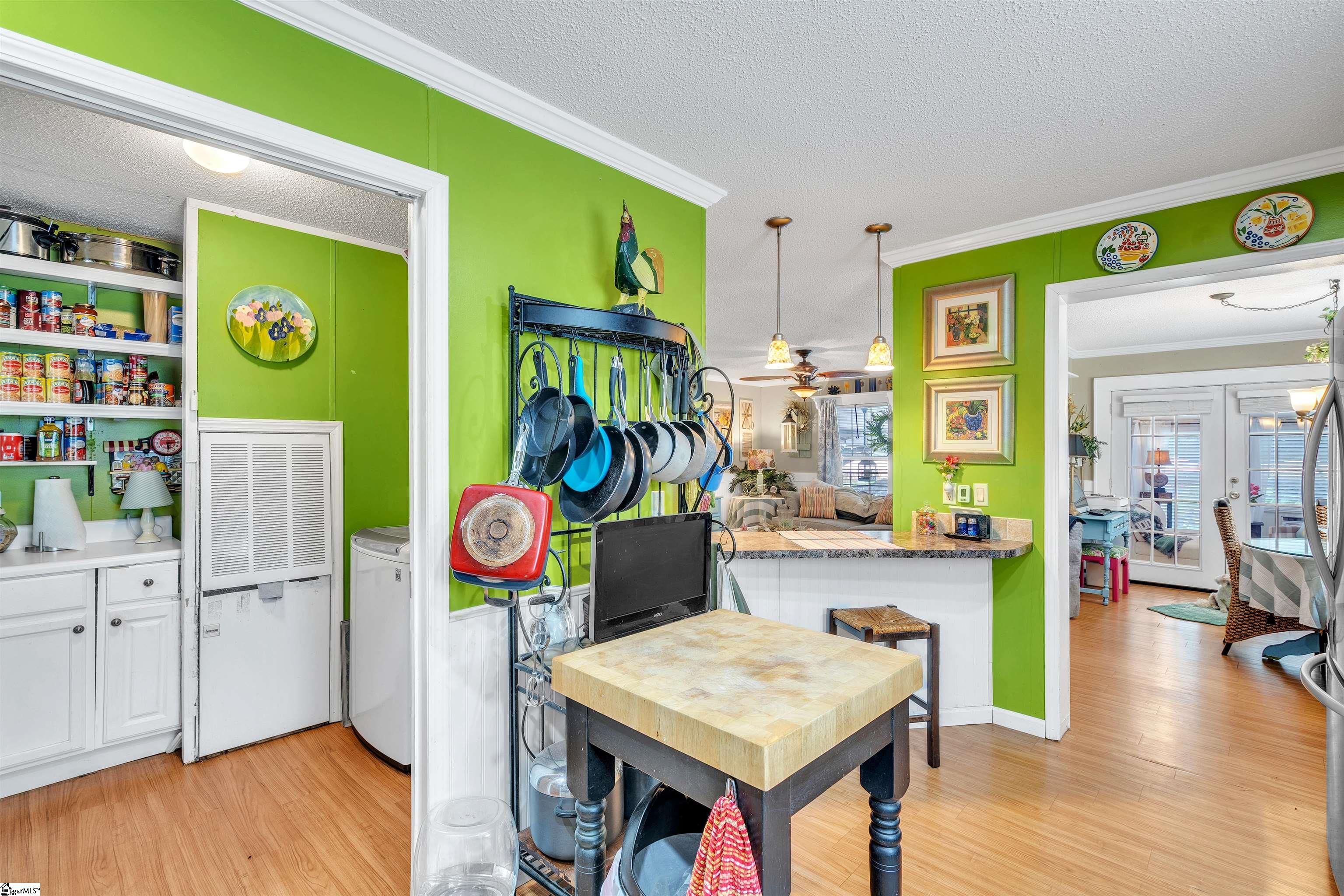 552 South Buckhorn Road Greenville, SC 29609 - Photo 9 of 32