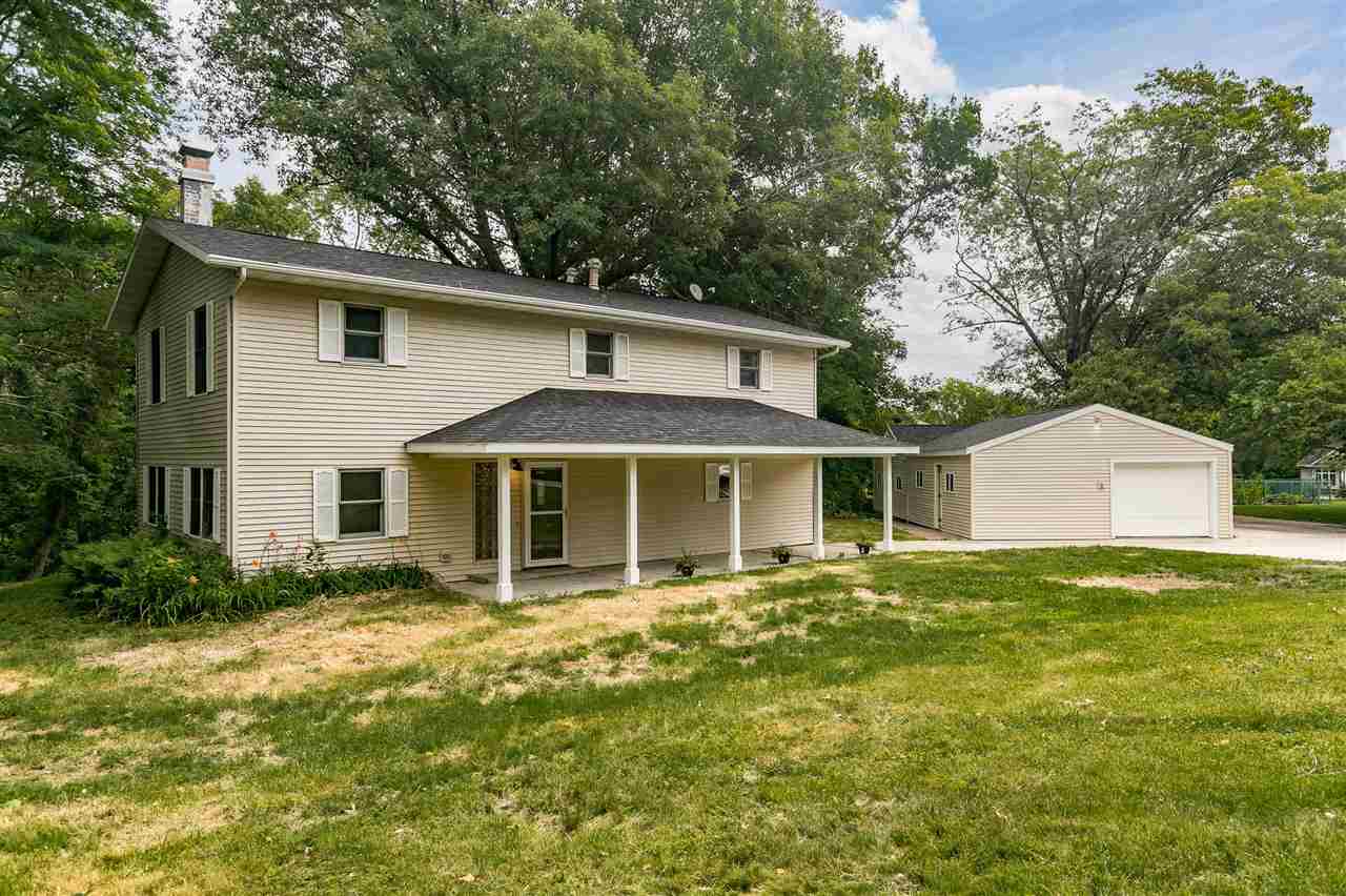 2170 Prairie Du Chien Road Northeast Iowa City, IA 52240 - Photo 3 of 48 Gallery Image 3