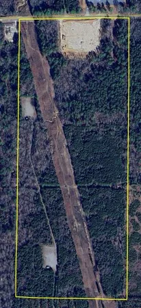 a view of a yard