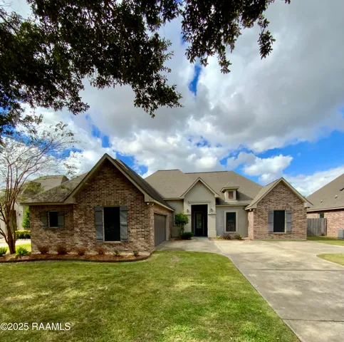 $295,500 | 110 Terrace Oak Lane, Broussard, LA 70518