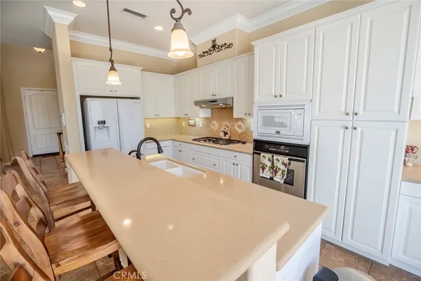 a house view with a outdoor space