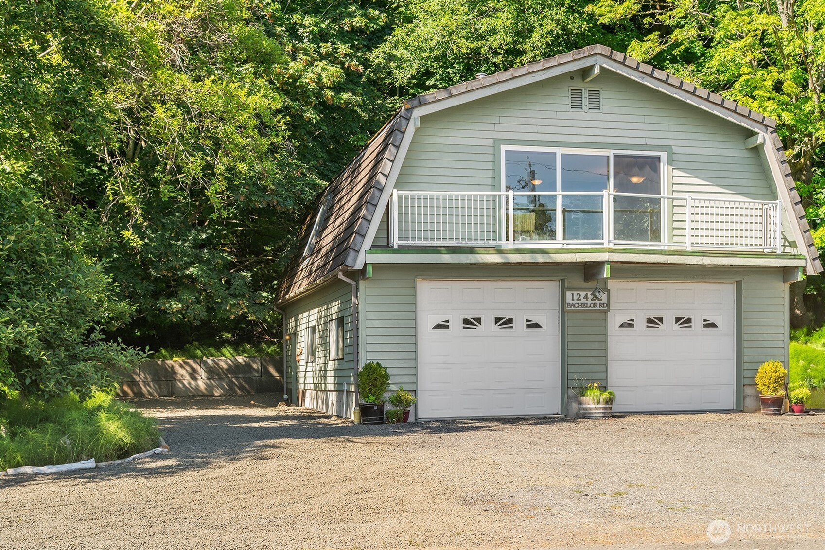 12422 Southwest Bachelor Road Vashon, WA 98070 - Photo 6 of 35