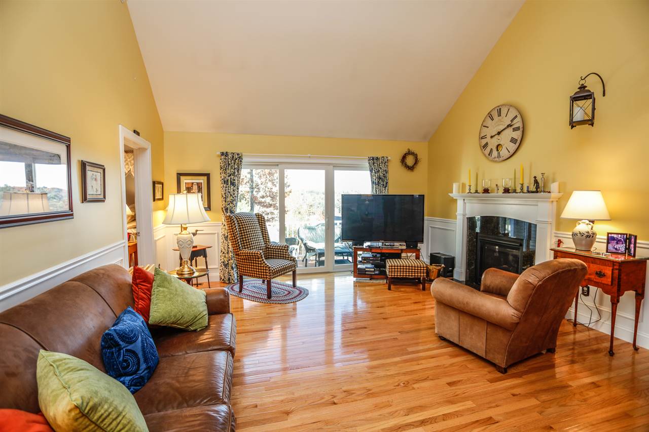 19 Shaker Hill Road Hooksett, NH 03106 - Photo 8 of 40
