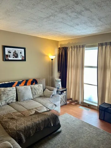 $325,000 | 485 Washington Boulevard, Hoffman Estates, IL 60169