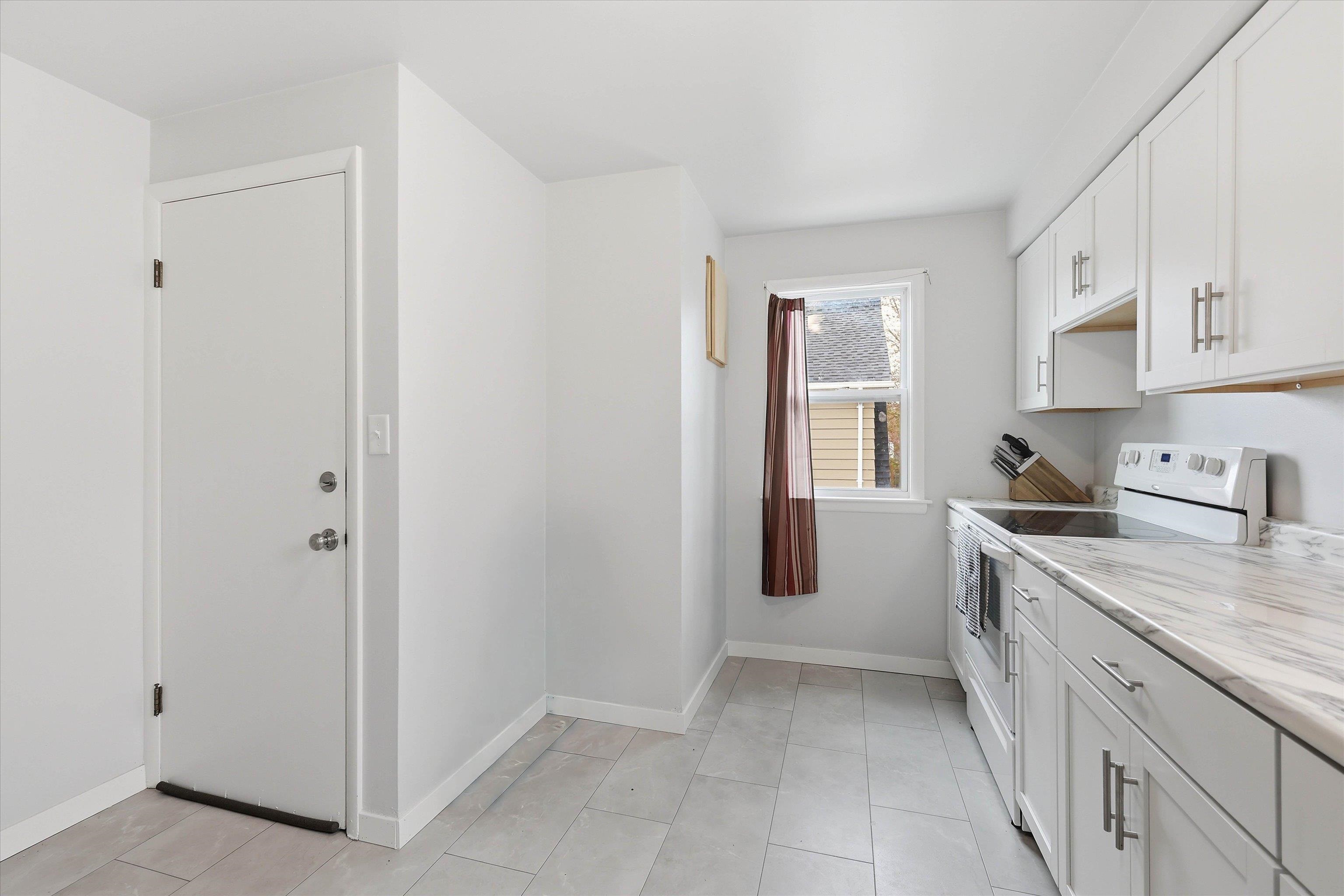 1219 West Packard Street Appleton, WI 54914 - Photo 8 of 25