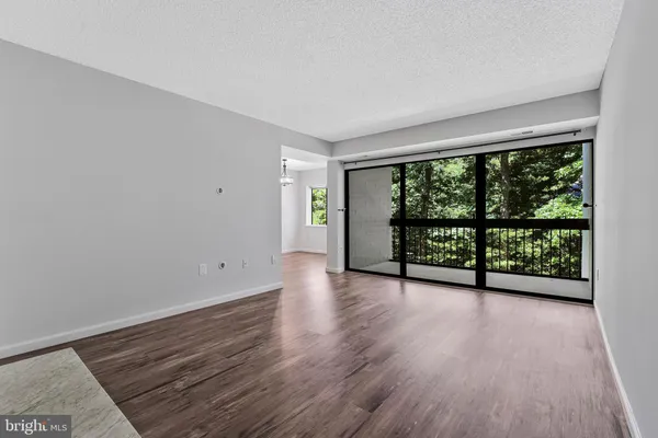 $349,000 | 2210 Springwood Drive, Unit 107, Reston, VA 20191