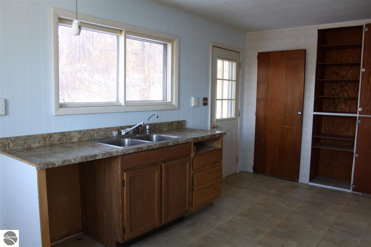 1137 Carlisle Road Traverse City, MI 49696 - Photo 16 of 24 1795412-15.JPG