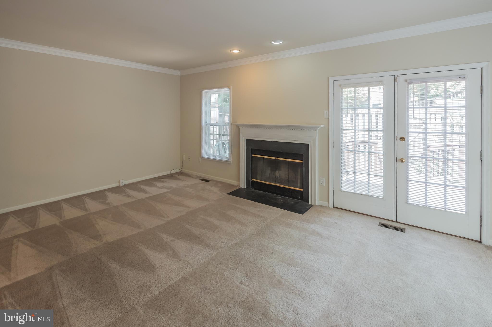 6509 Hubbardton Way Springfield, VA 22150 - Photo 12 of 31 Living room