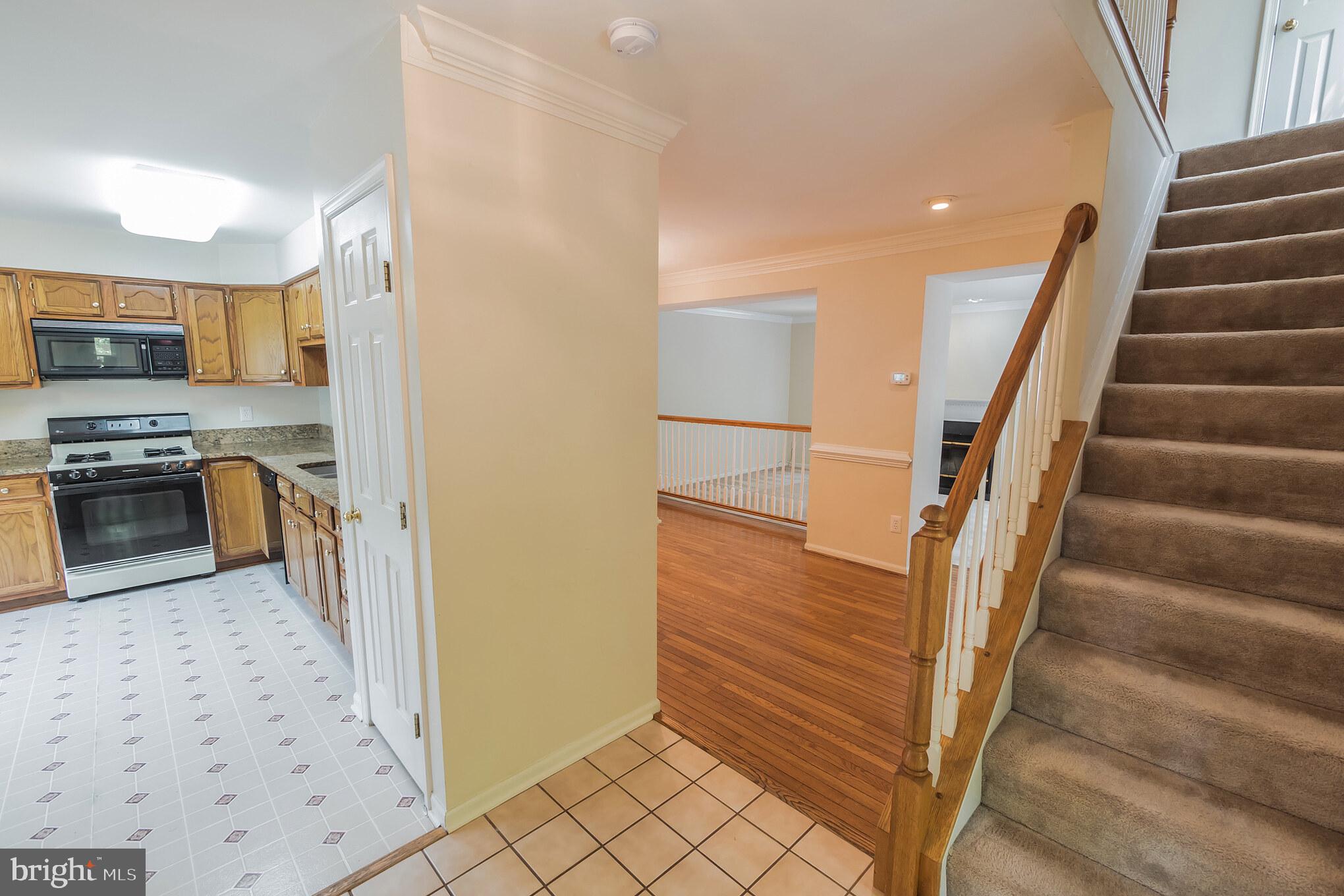 6509 Hubbardton Way Springfield, VA 22150 - Photo 3 of 31 Foyer