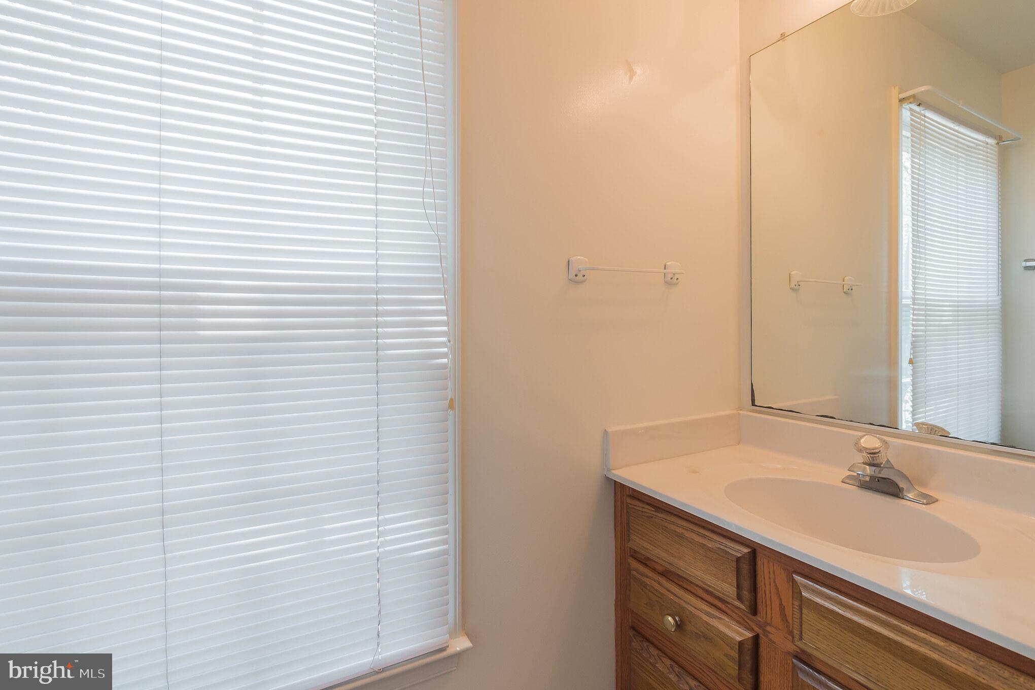 6509 Hubbardton Way Springfield, VA 22150 - Photo 8 of 31 Foyer bathroom