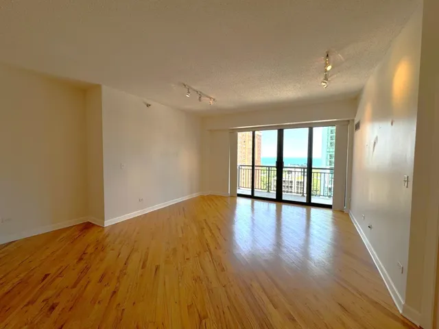 $390,000 | 41 East 8th Street, Unit 1702, Chicago, IL 60605