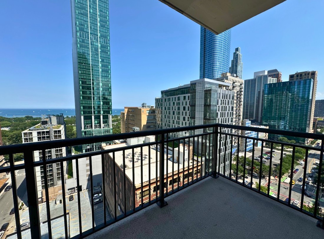 41 East 8th Street, Unit 1702 Chicago, IL 60605 - Photo 6 of 20 a view of city from balcony