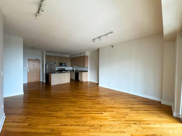 $390,000 | 41 East 8th Street, Unit 1702, Chicago, IL 60605