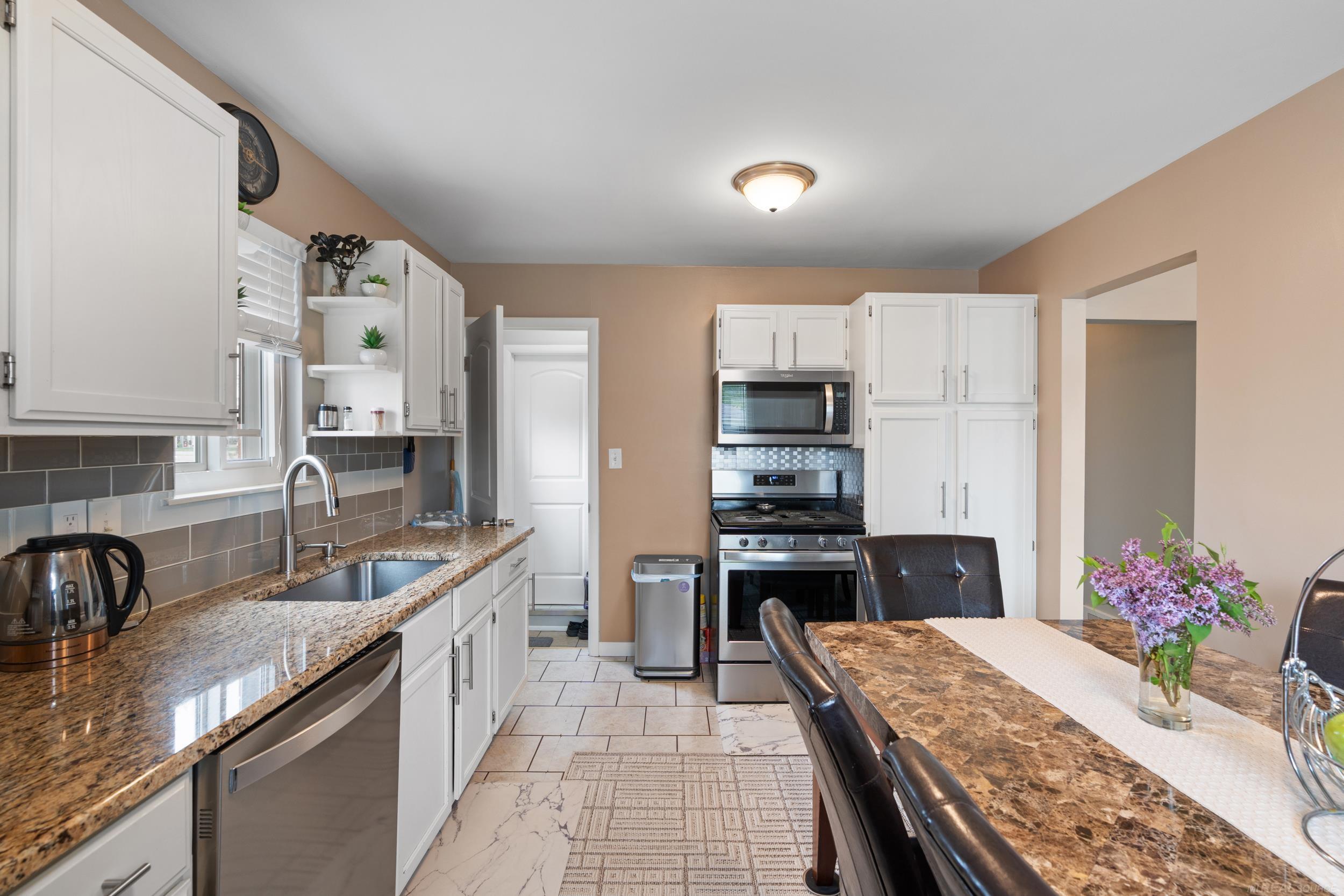 32317 Ruehle Avenue Warren, MI 48093 - Photo 8 of 23 50173193-b695db4a-8987-4eac-9512-dbf243c184af.JPG