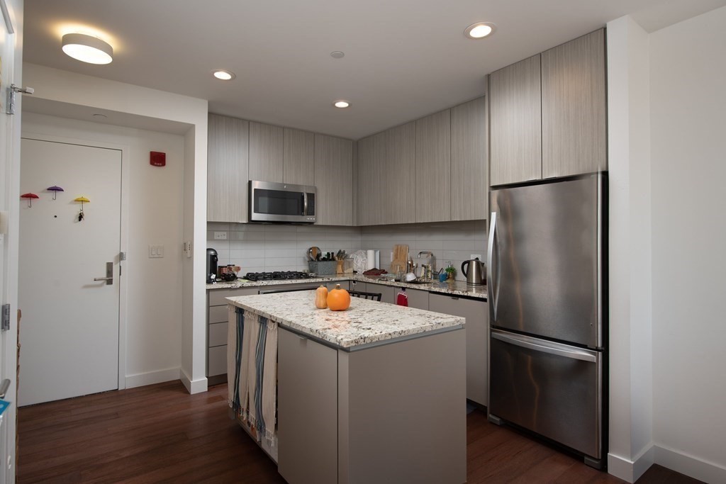 80 Fenwood Road, Unit 610 Boston, MA 02115 - Photo 3 of 18 Gallery Image 3